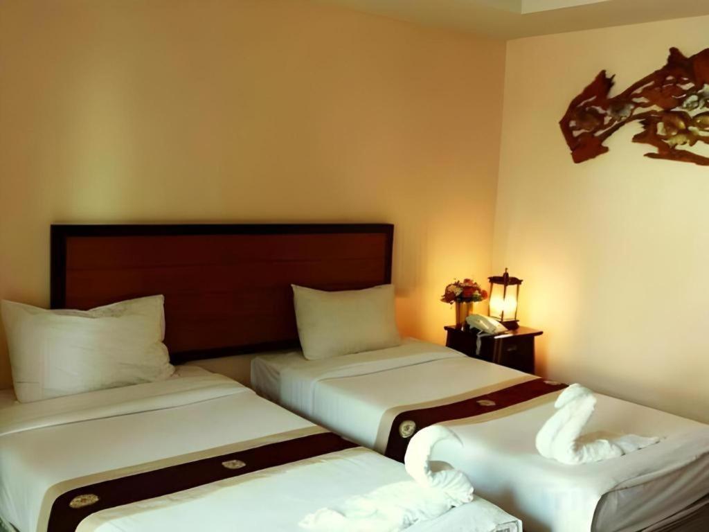 Rayong Lanna Hotel Exterior photo