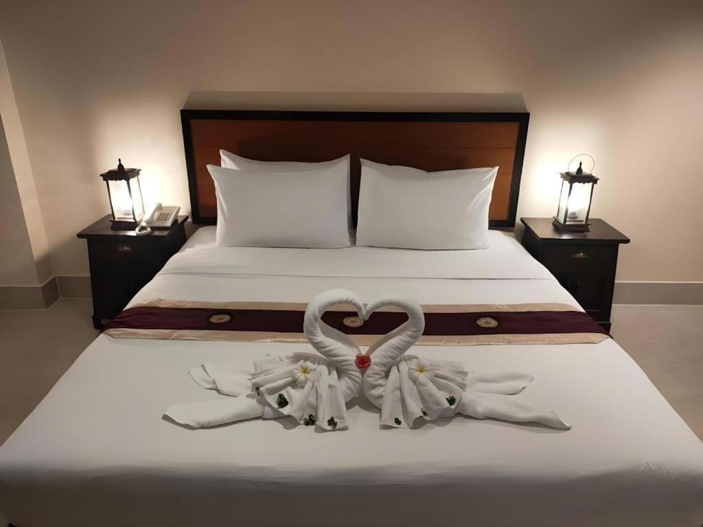 Rayong Lanna Hotel Exterior photo