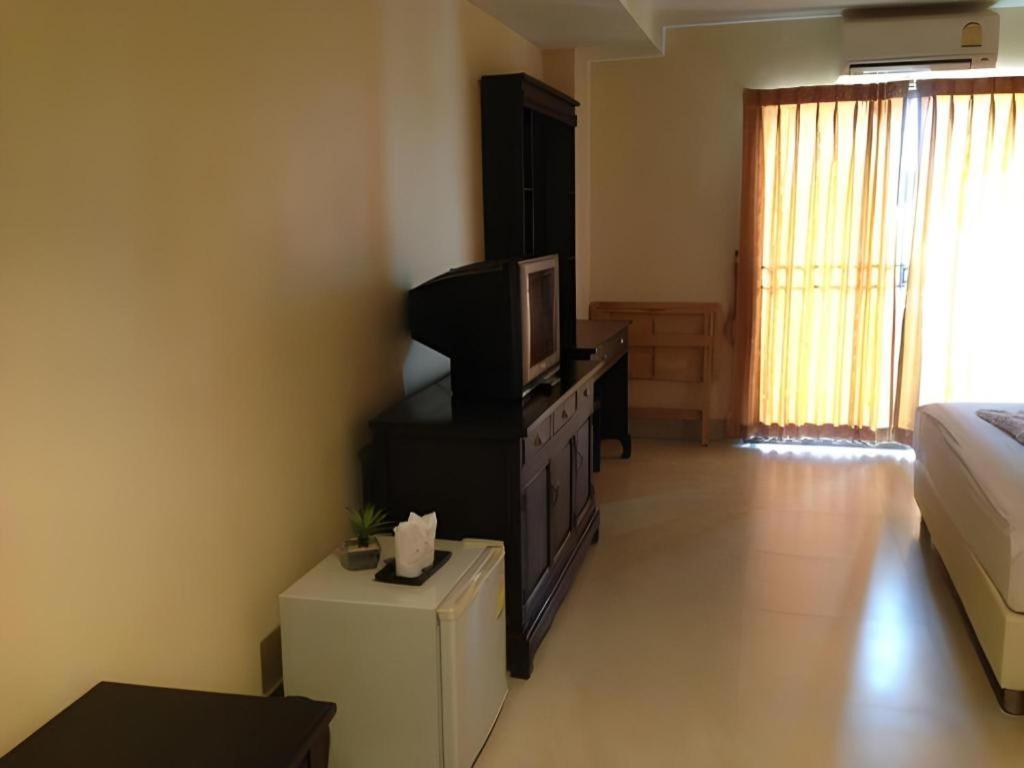 Rayong Lanna Hotel Exterior photo
