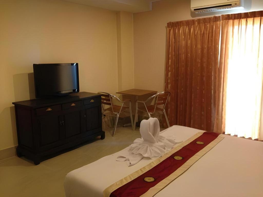 Rayong Lanna Hotel Exterior photo