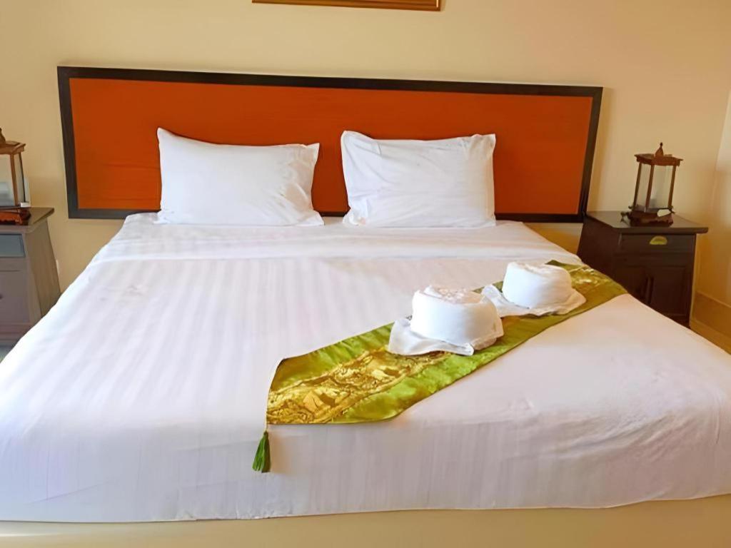 Rayong Lanna Hotel Exterior photo