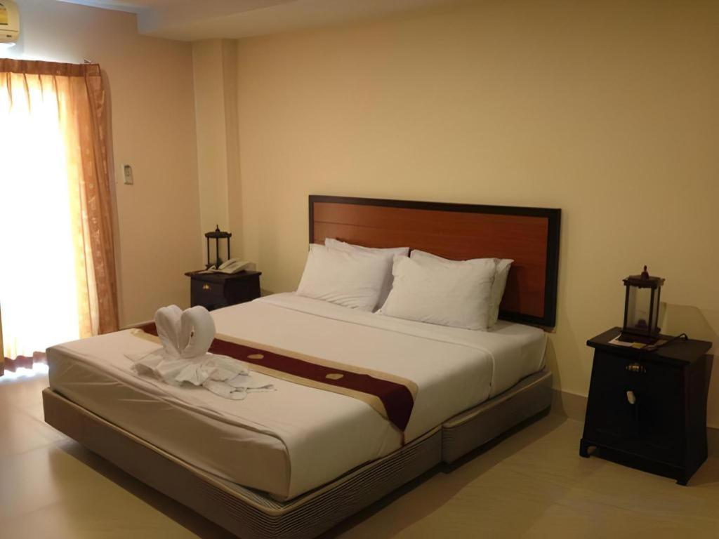 Rayong Lanna Hotel Exterior photo