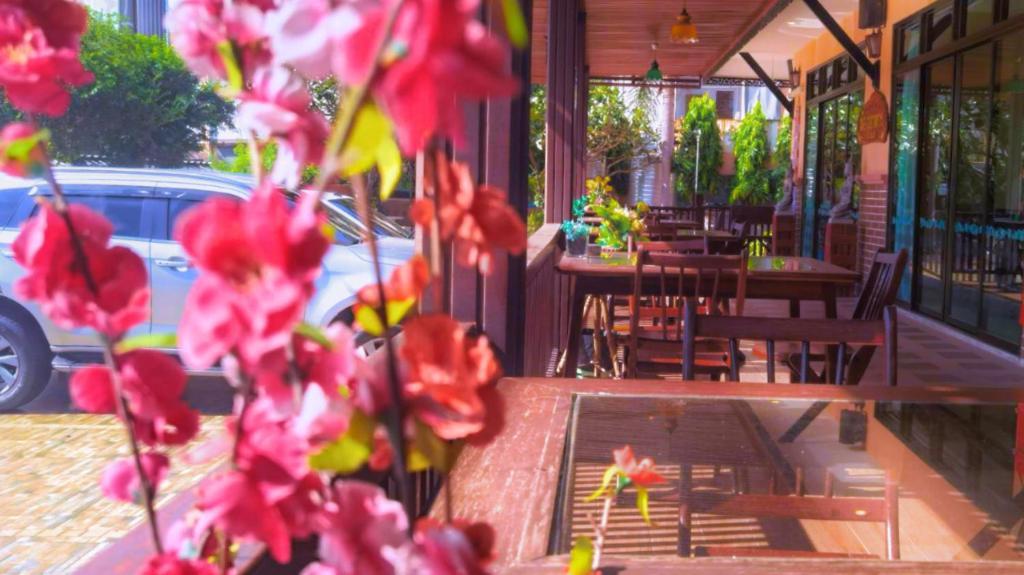 Rayong Lanna Hotel Exterior photo