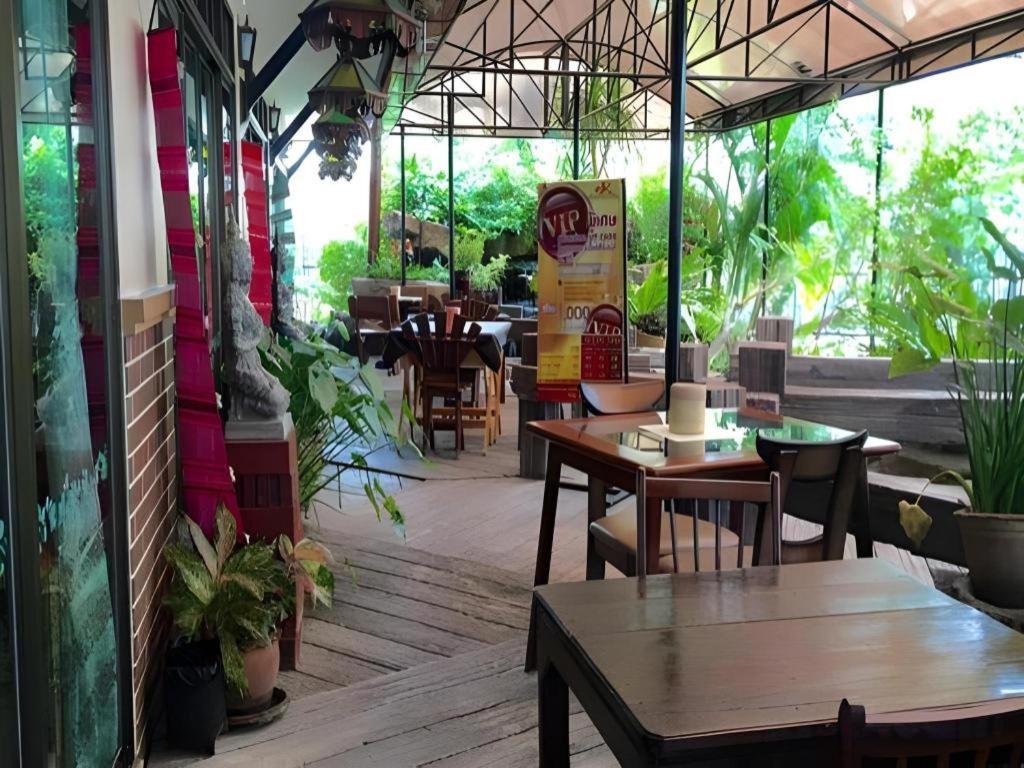 Rayong Lanna Hotel Exterior photo
