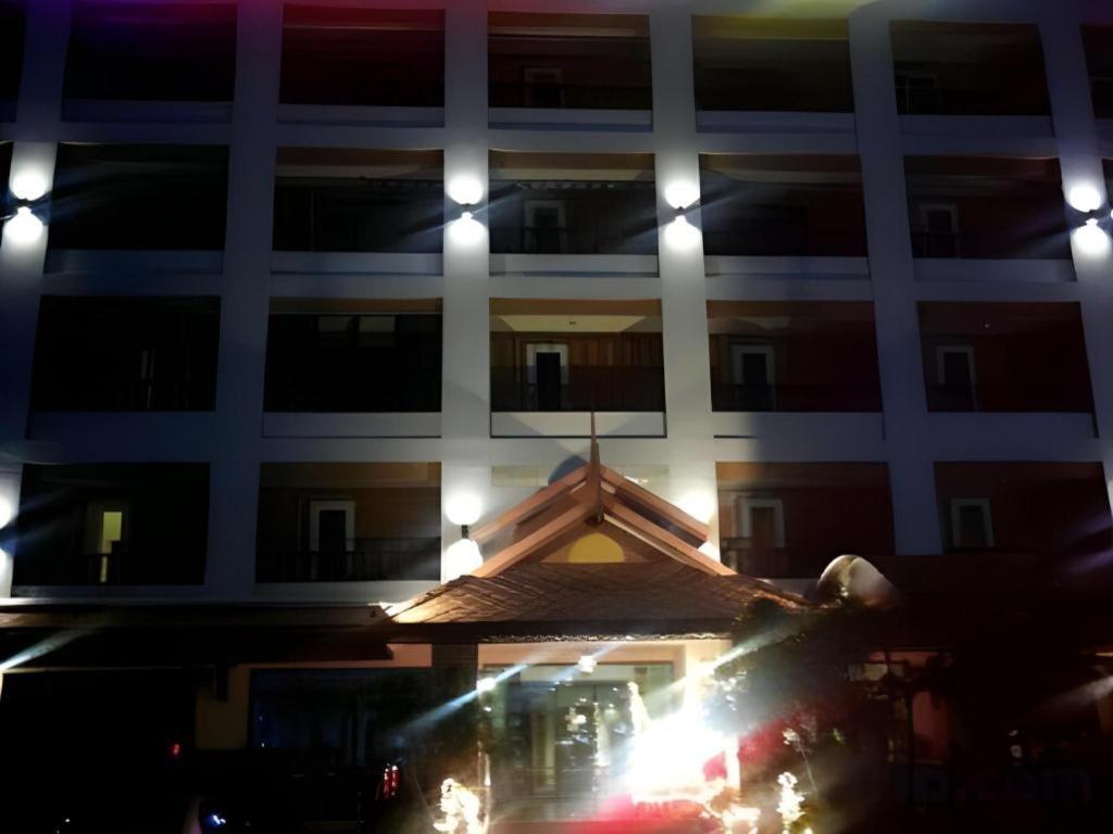 Rayong Lanna Hotel Exterior photo