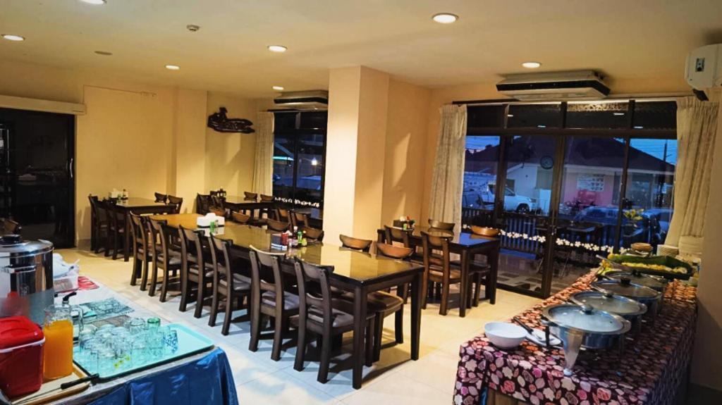 Rayong Lanna Hotel Exterior photo