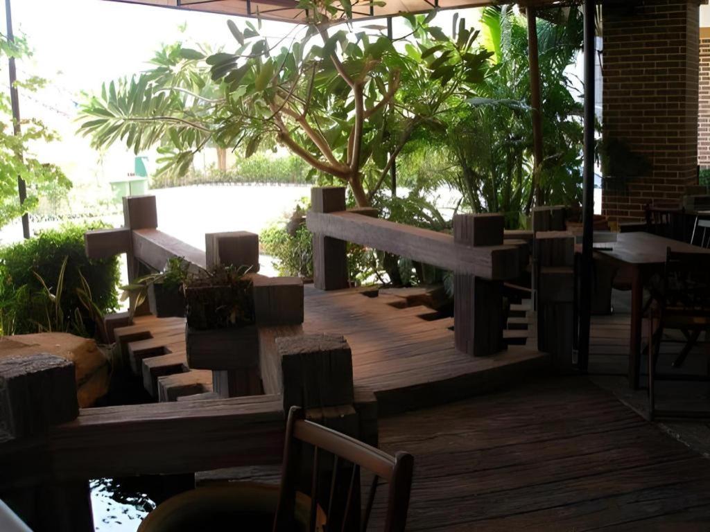 Rayong Lanna Hotel Exterior photo