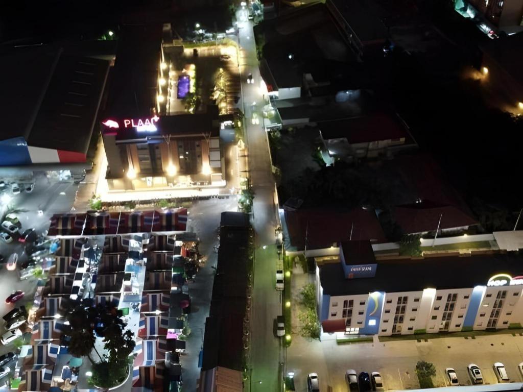 Rayong Lanna Hotel Exterior photo