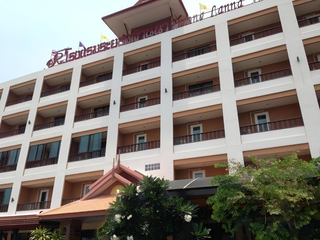 Rayong Lanna Hotel Exterior photo