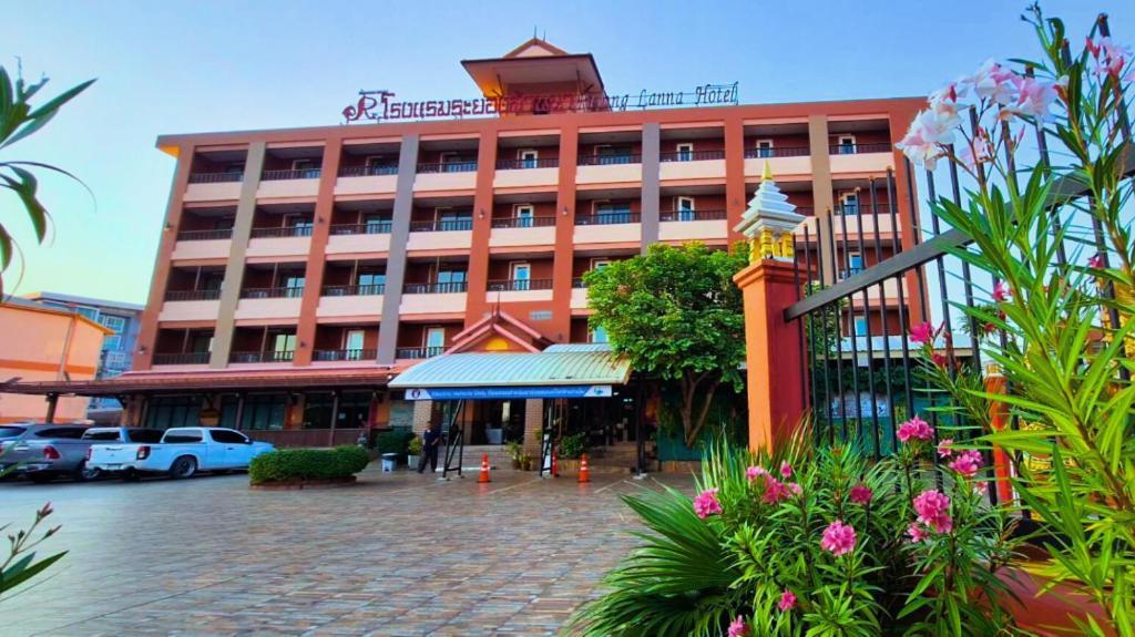 Rayong Lanna Hotel Exterior photo