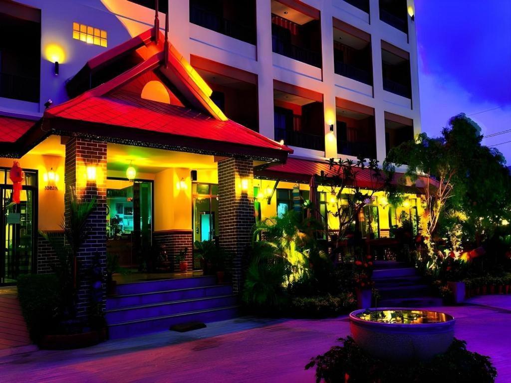 Rayong Lanna Hotel Exterior photo
