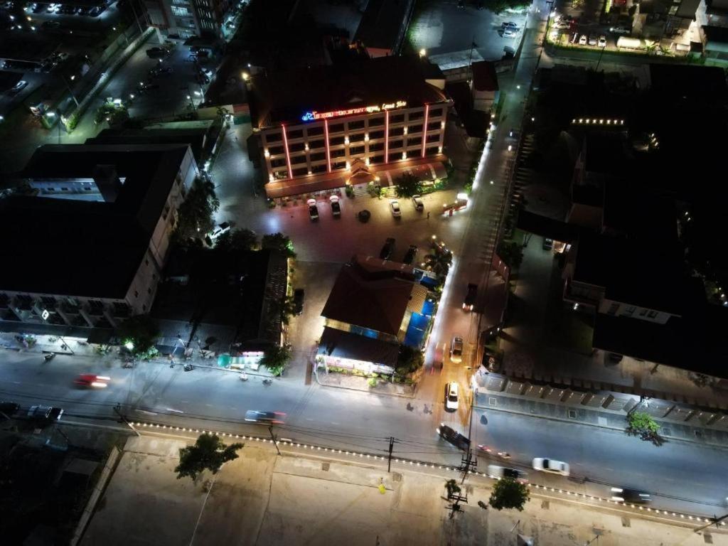 Rayong Lanna Hotel Exterior photo